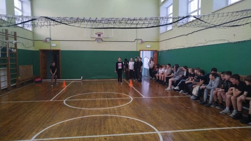 ПРИЕМ НОРМАТИВОВ КОМПЛЕКСА ГТО В ЗВЕЗДНЕНСКОЙ ШКОЛЕ.