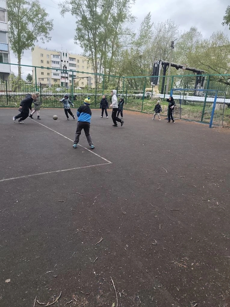 В п.Звездный прошли спортивные игры и сдача нормативов ГТО в тестовом режиме среди детей и подростков посвященные Международному дню защитника дете. Ребята поиграли в футбол, среди испытаний нормативов ГТО (челночный бег, прыжок в длину с места, сгибание рук в упоре лежа). Охват населения 20 человек.