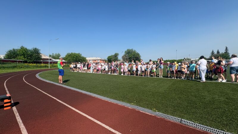 Лето с ГТО в Кузбассе: яркий спортивный праздник в Ягуновской школе