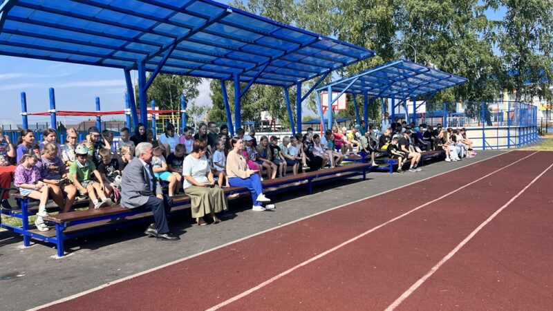 В селе Елыкаево 9 сентября школьники 5–9 классов сдают беговые нормативы ГТО.